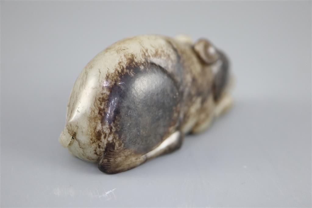 A Chinese grey and black jade figure of a recumbent mouse, 7.7cm long